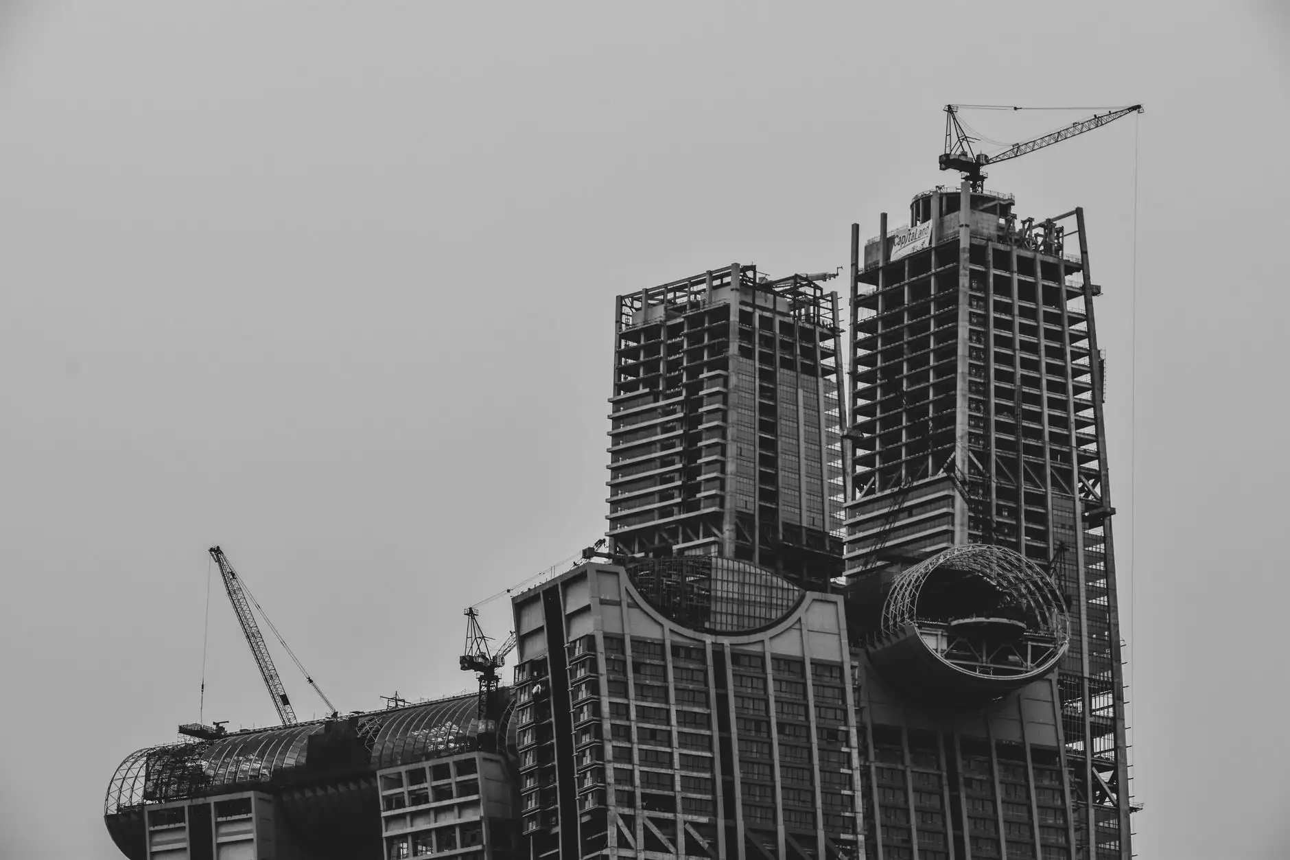 工厂仓储设备选型对比：重型货架与自动化立库的适用场景